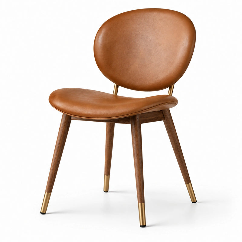 Silla de cuero sintético marrón con detalles metálicos